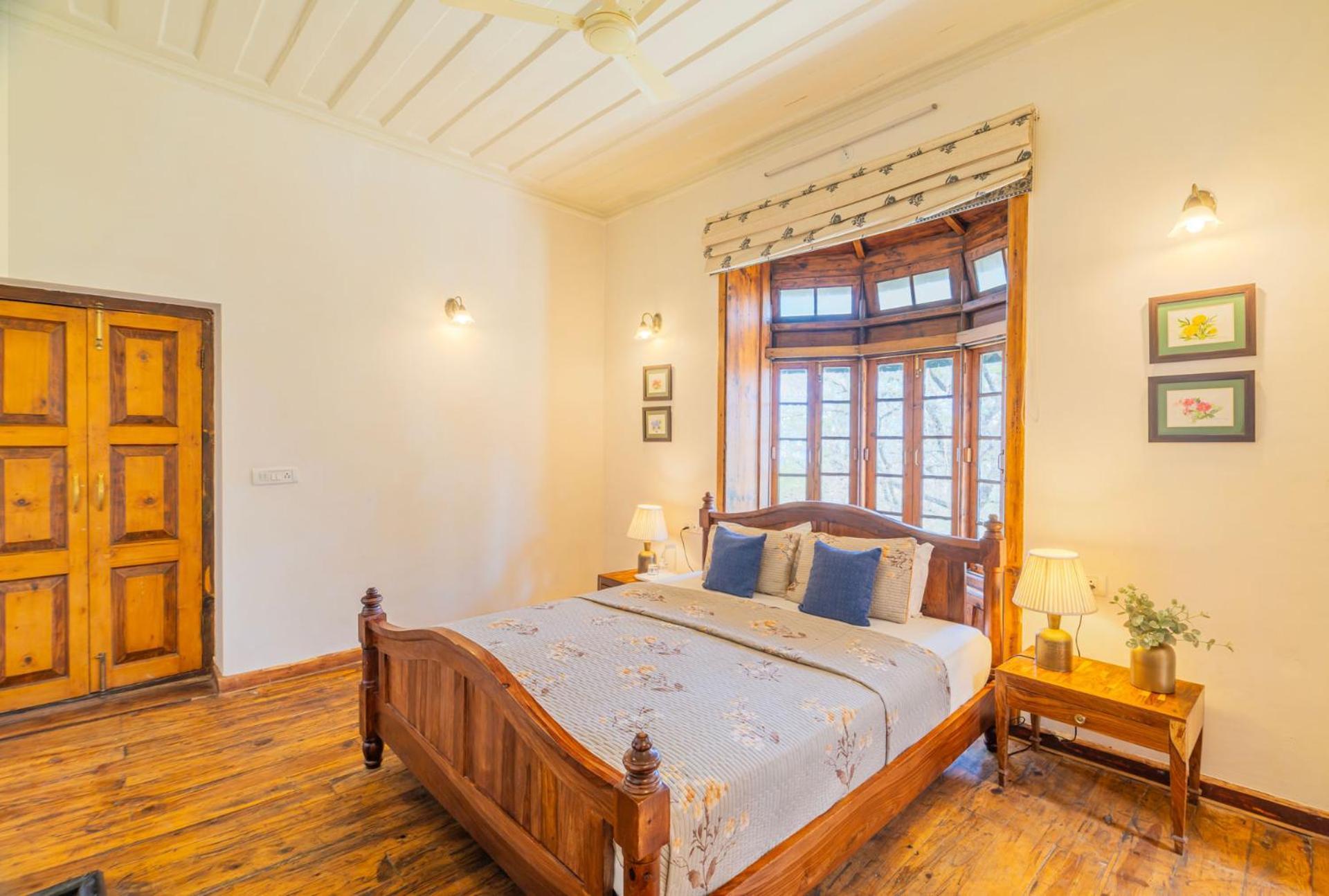 Stayvista At Paris Villa With Pvt Pool & Valley View Kasauli Bagian luar foto