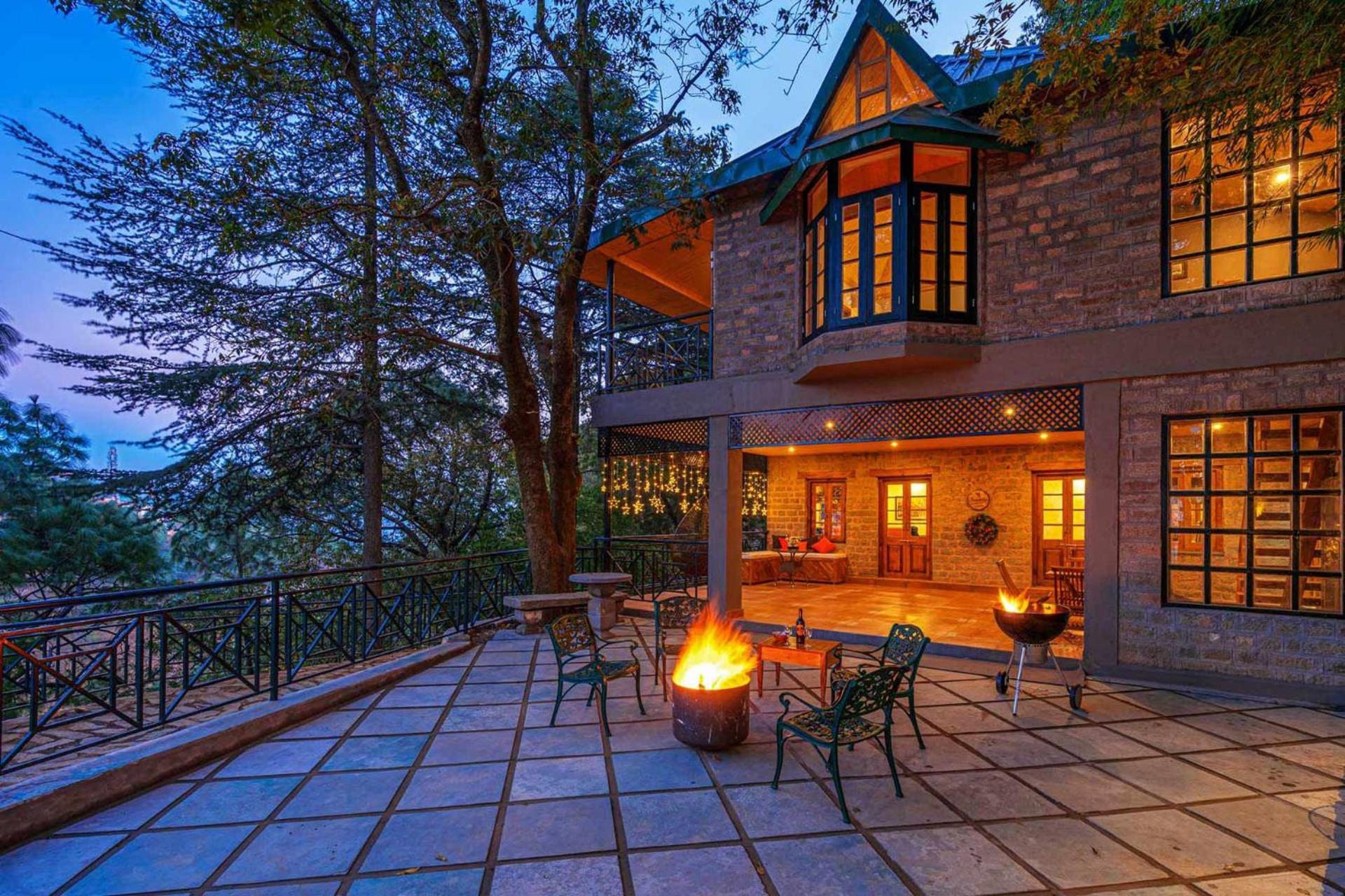 Stayvista At Paris Villa With Pvt Pool & Valley View Kasauli Bagian luar foto