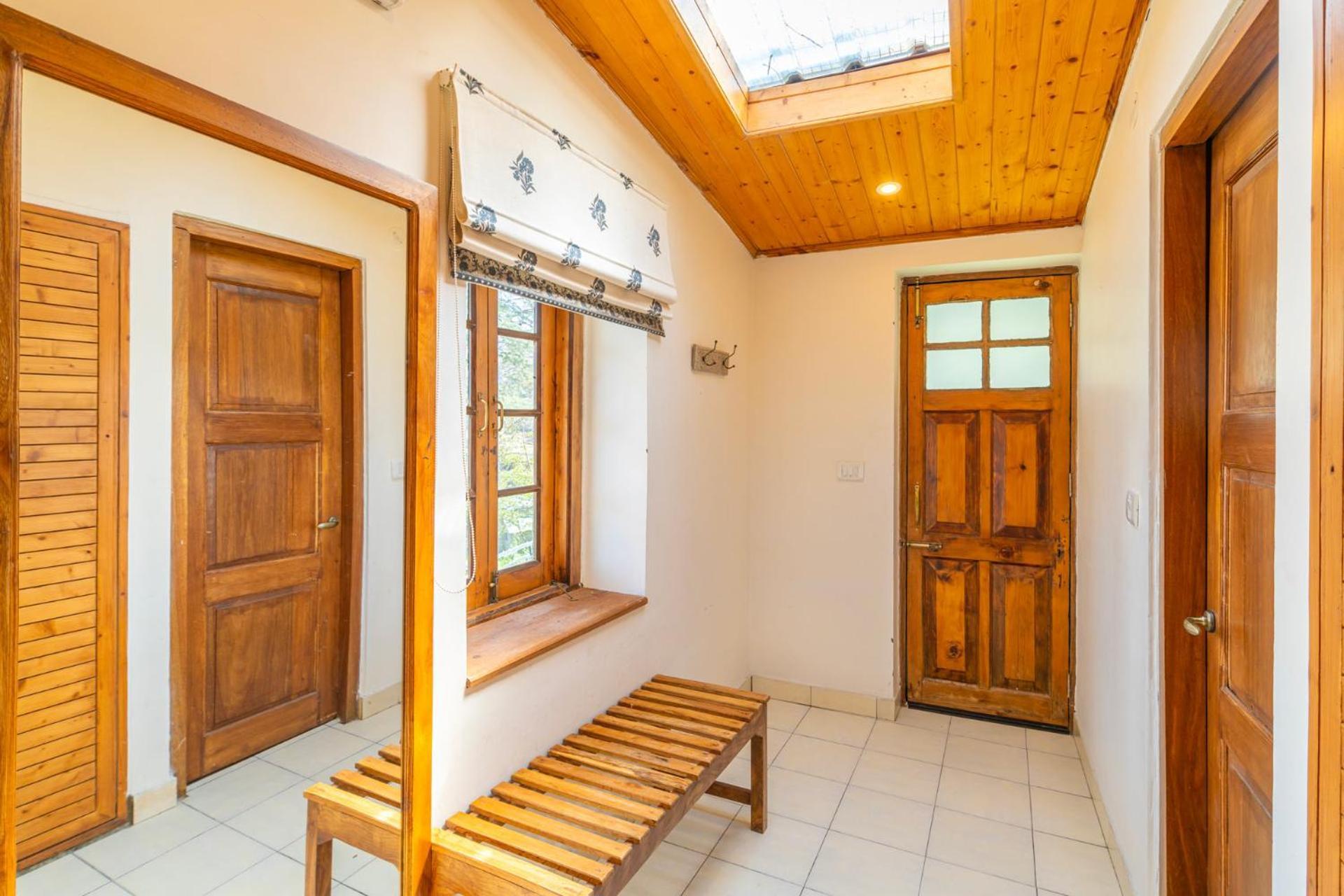 Stayvista At Paris Villa With Pvt Pool & Valley View Kasauli Bagian luar foto