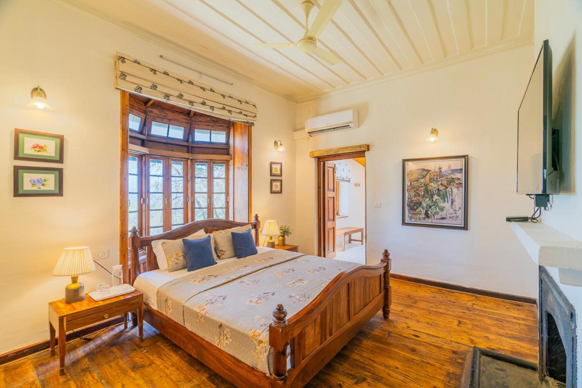 Stayvista At Paris Villa With Pvt Pool & Valley View Kasauli Bagian luar foto