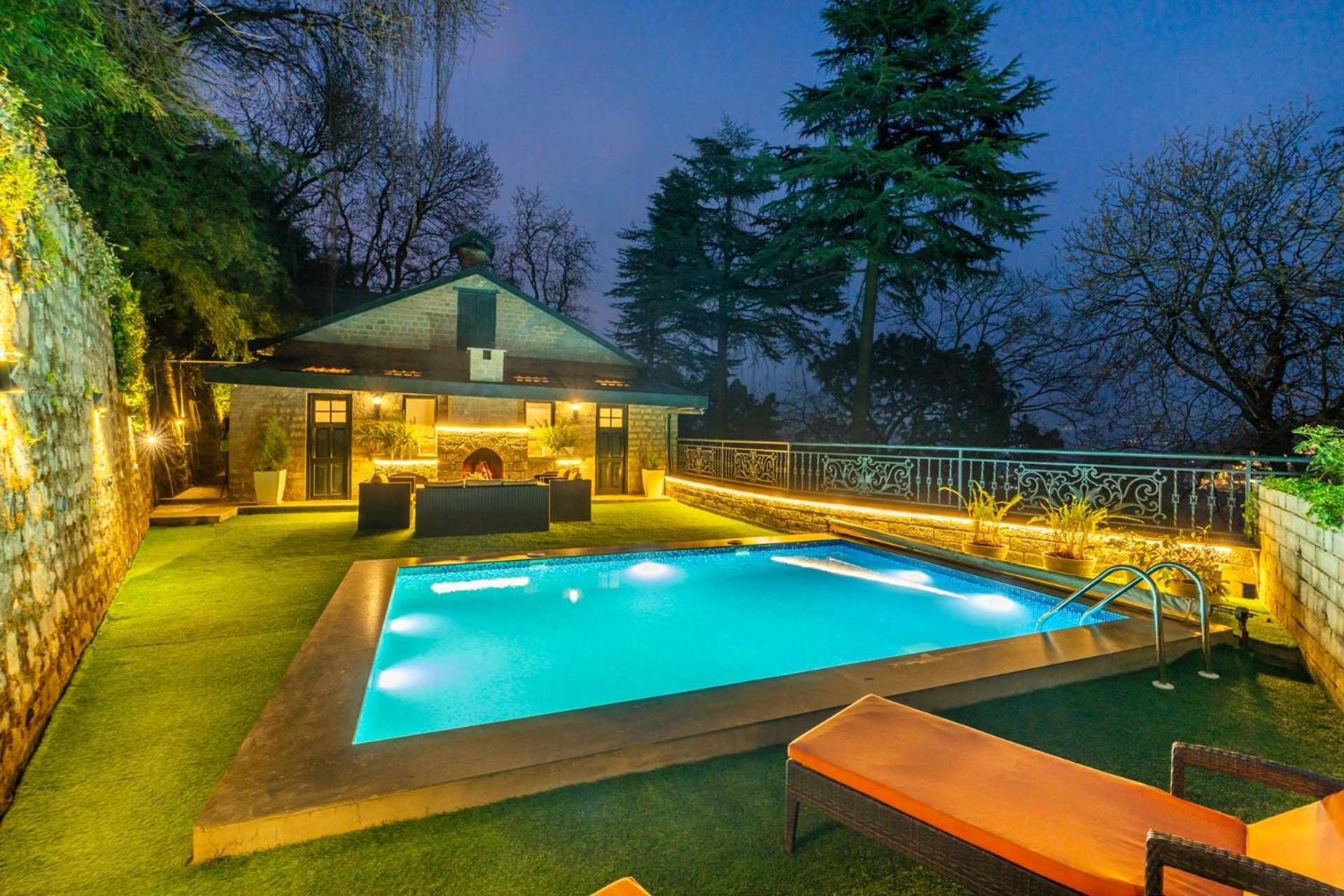 Stayvista At Paris Villa With Pvt Pool & Valley View Kasauli Bagian luar foto