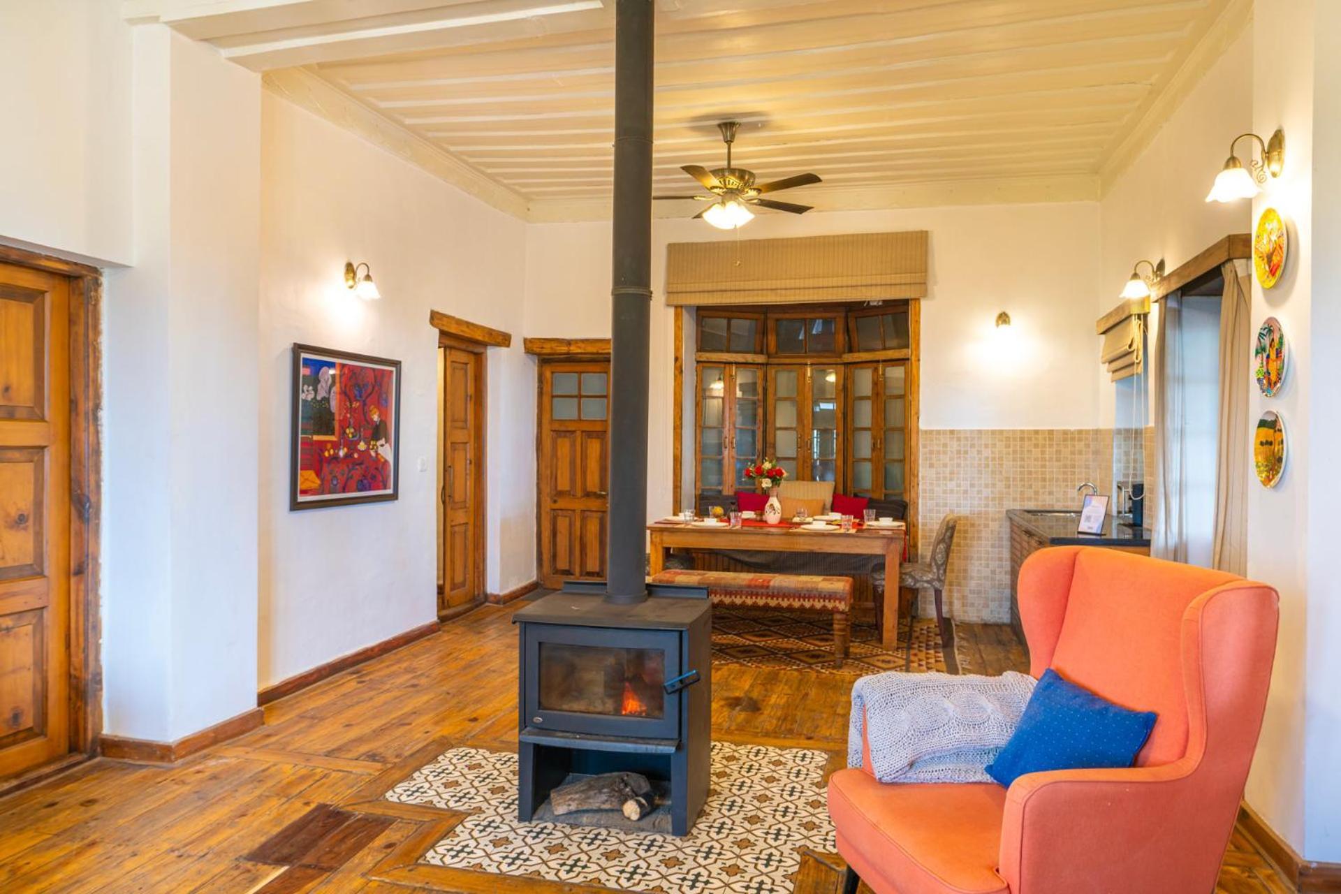 Stayvista At Paris Villa With Pvt Pool & Valley View Kasauli Bagian luar foto