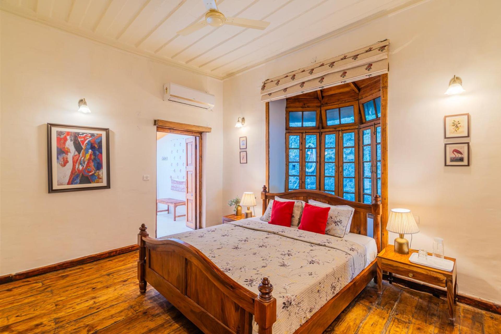 Stayvista At Paris Villa With Pvt Pool & Valley View Kasauli Bagian luar foto