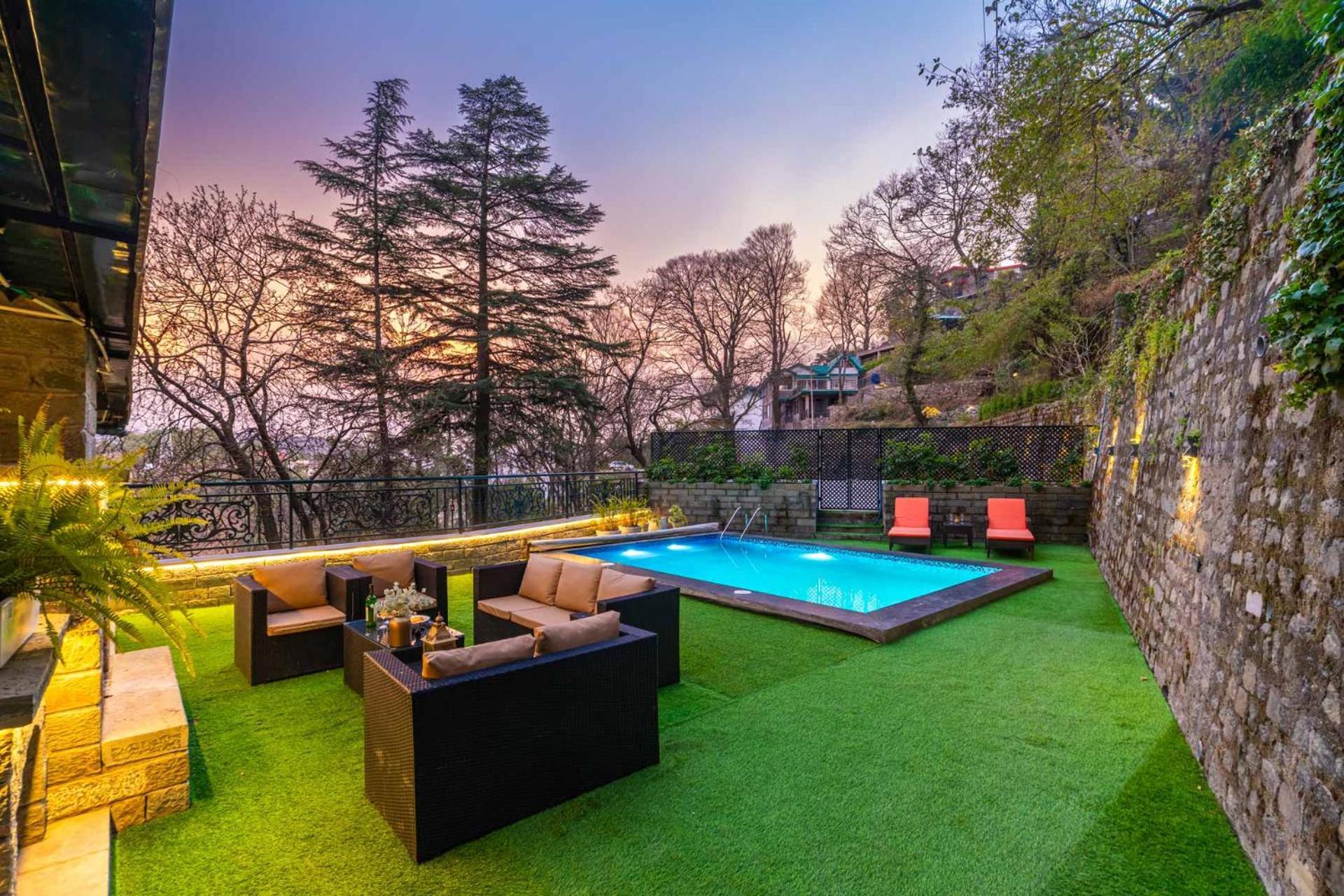 Stayvista At Paris Villa With Pvt Pool & Valley View Kasauli Bagian luar foto