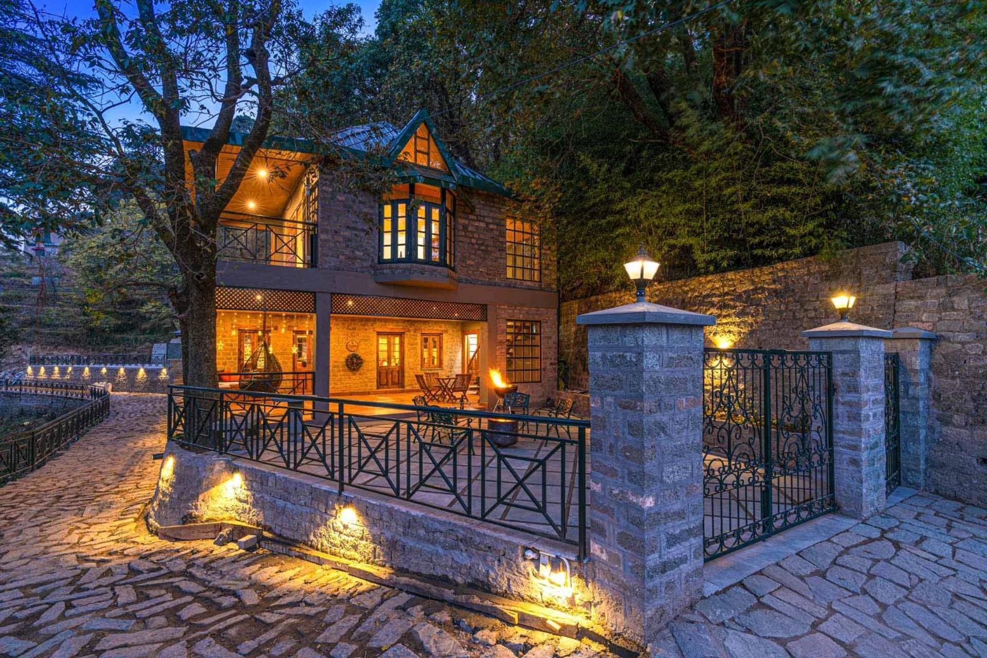 Stayvista At Paris Villa With Pvt Pool & Valley View Kasauli Bagian luar foto